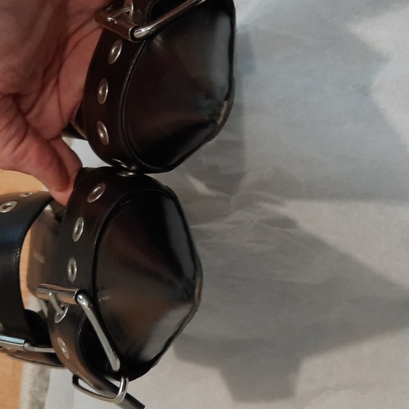 Balenciaga Runway Leather Pumps - Picture 9 of 10